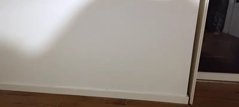 A parede depois de reparada e pintada